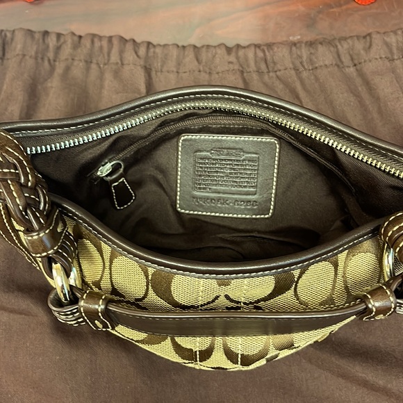 Small Coach Bag NWOT. - Picture 2 of 3